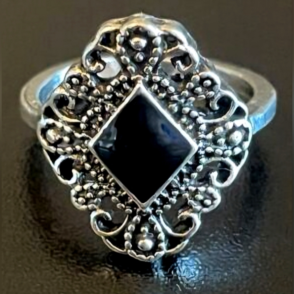 NWOT | Vintage | Onyx Stone Silver Plated Women's Statement Ring | Size: 6.75
